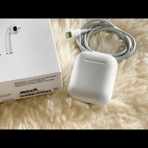 AirPods with Charging Case (1st Gen)